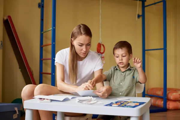 mother-and-son-draw-at-a-table-inside-the-room-2026-01-11-08-52-24-utc-69b7f2b927049